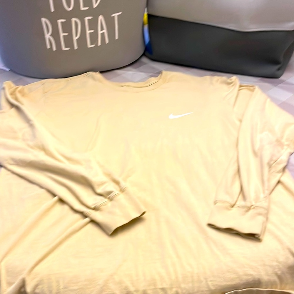Mens Nike Long sleeve tee shirt, size XL